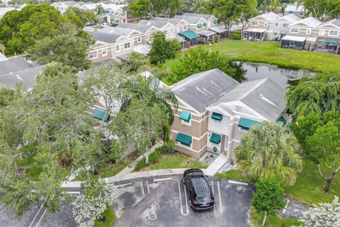 Townhouse in Cooper City, Florida 3 bedrooms, 135.54 sq.m. № 1887168 - photo 2