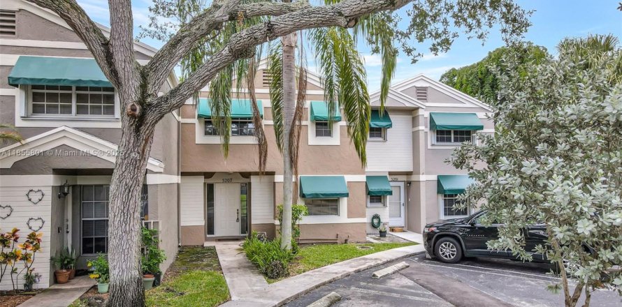 Townhouse in Cooper City, Florida 3 bedrooms, 135.54 sq.m. № 1887168