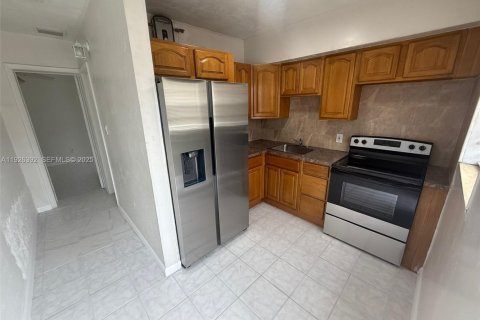 Снять в аренду виллу или дом в Халландейл-Бич, Флорида 2 спальни, 134.52м2, № 1985722 - фото 3