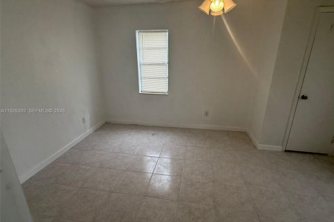 House in Hallandale Beach, Florida 2 bedrooms, 67.35 sq.m. № 1985722 - photo 8