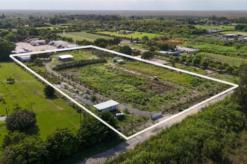 Commercial property in Miami, Florida № 1865018 - photo 6