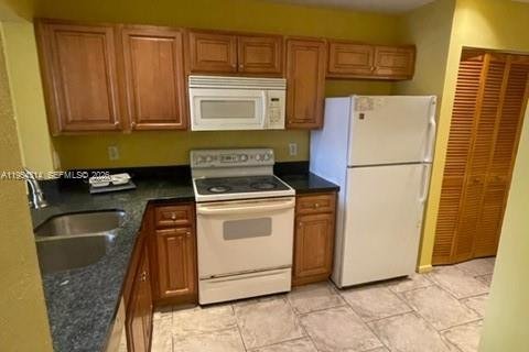 Condo in Miami, Florida, 2 bedrooms № 2153658 - photo 3