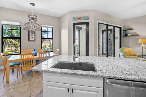 Condo in Punta Gorda, Florida, 2 bedrooms  № 2102964 - photo 3