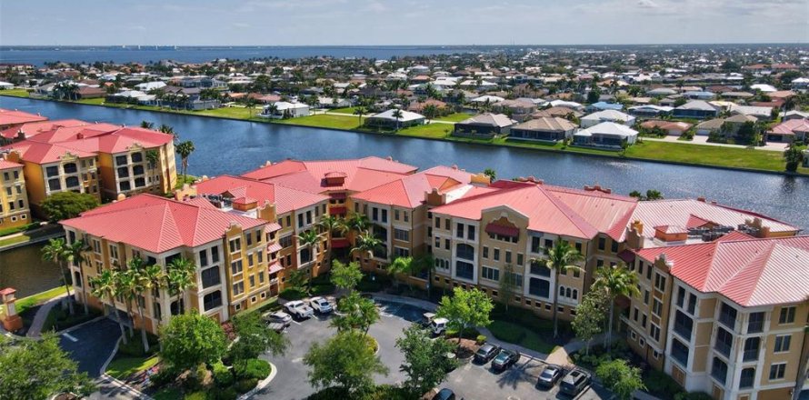 Condo in Punta Gorda, Florida, 2 bedrooms  № 2102964