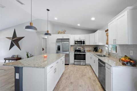 House in Port Charlotte, Florida 3 bedrooms, 152.36 sq.m. № 2208709 - photo 15