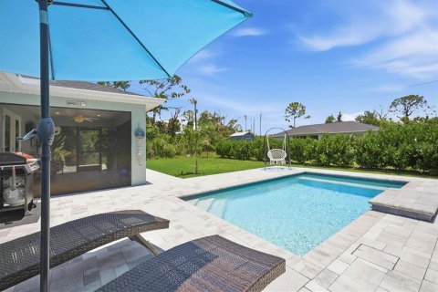 House in Port Charlotte, Florida 3 bedrooms, 152.36 sq.m. № 2208709 - photo 2