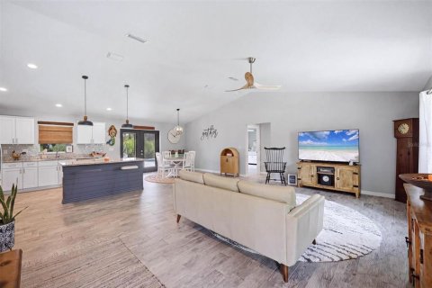 House in Port Charlotte, Florida 3 bedrooms, 152.36 sq.m. № 2208709 - photo 7