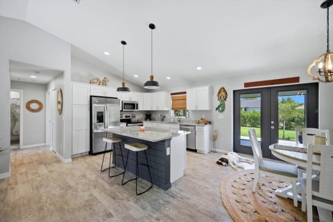 House in Port Charlotte, Florida 3 bedrooms, 152.36 sq.m. № 2208709 - photo 4