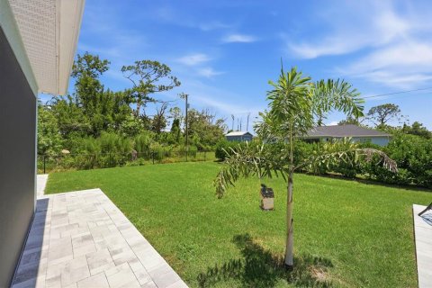 House in Port Charlotte, Florida 3 bedrooms, 152.36 sq.m. № 2208709 - photo 29