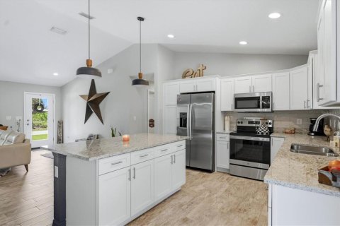 House in Port Charlotte, Florida 3 bedrooms, 152.36 sq.m. № 2208709 - photo 14