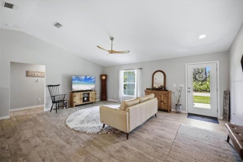 House in Port Charlotte, Florida 3 bedrooms, 152.36 sq.m. № 2208709 - photo 9