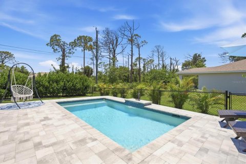 House in Port Charlotte, Florida 3 bedrooms, 152.36 sq.m. № 2208709 - photo 3
