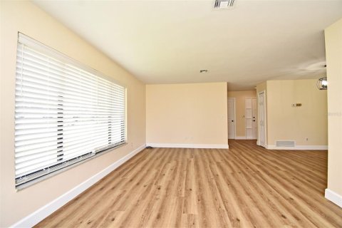 Casa en alquiler en Winter Park, Florida, 4 dormitorios, 174.1 m2 № 1906084 - foto 11