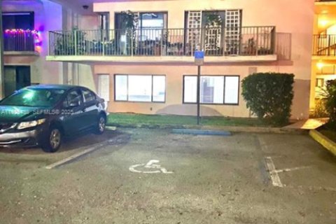 Condominio en venta en Davie, Florida, 2 dormitorios, 111.48 m2 № 1987807 - foto 2