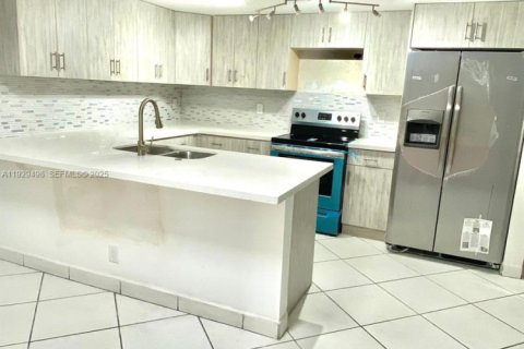 Condominio en venta en Davie, Florida, 2 dormitorios, 111.48 m2 № 1987807 - foto 3