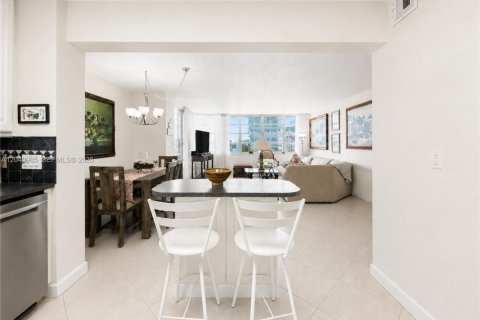 Condominio en venta en Hallandale Beach, Florida, 2 dormitorios, 109.25 m2 № 2276546 - foto 8