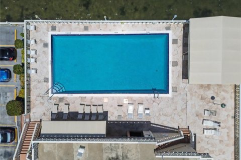 Condominio en venta en Hallandale Beach, Florida, 2 dormitorios, 109.25 m2 № 2276546 - foto 19