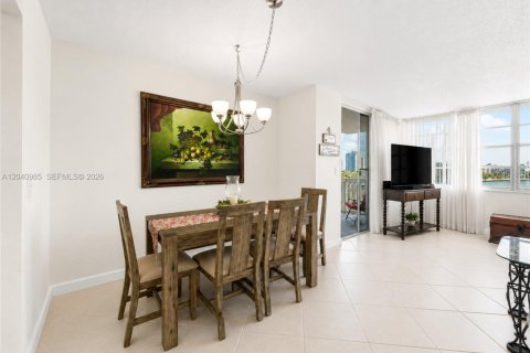 Condominio en venta en Hallandale Beach, Florida, 2 dormitorios, 109.25 m2 № 2276546 - foto 10