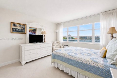Condominio en venta en Hallandale Beach, Florida, 2 dormitorios, 109.25 m2 № 2276546 - foto 12