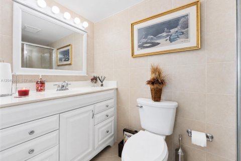 Condominio en venta en Hallandale Beach, Florida, 2 dormitorios, 109.25 m2 № 2276546 - foto 17