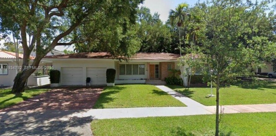 House in Coral Gables, Florida 3 bedrooms, 193.7 sq.m. № 1992863