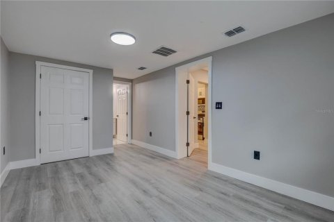 House in Tampa, Florida 4 bedrooms, 108.05 sq.m. № 1894590 - photo 23