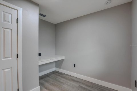 House in Tampa, Florida 4 bedrooms, 108.05 sq.m. № 1894590 - photo 28