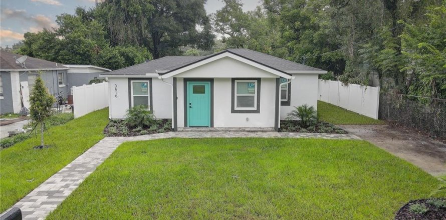 House in Tampa, Florida 4 bedrooms, 108.05 sq.m. № 1894590