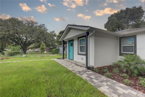House in Tampa, Florida 4 bedrooms, 108.05 sq.m. № 1894590 - photo 5