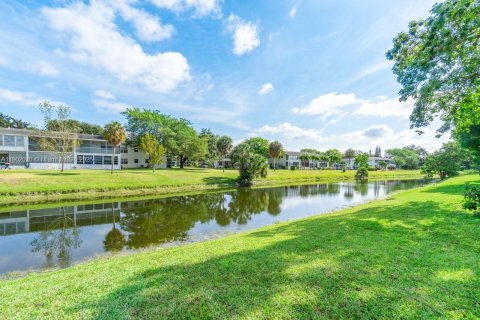 Condo in Deerfield Beach, Florida, 1 bedroom  № 1953719 - photo 23