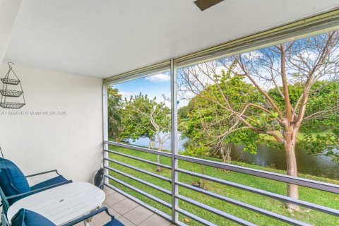 Condo in Deerfield Beach, Florida, 1 bedroom  № 1953719 - photo 17