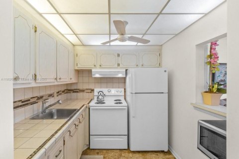 Condo in Deerfield Beach, Florida, 1 bedroom  № 1953719 - photo 4