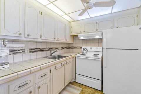 Condo in Deerfield Beach, Florida, 1 bedroom  № 1953719 - photo 5