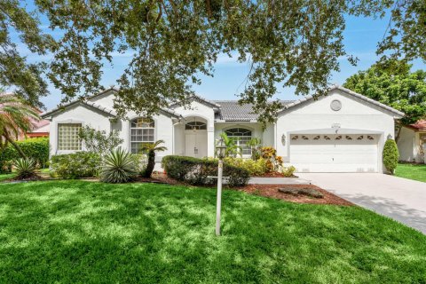 House in Coral Springs, Florida 4 bedrooms, 210.61 sq.m. № 2282535