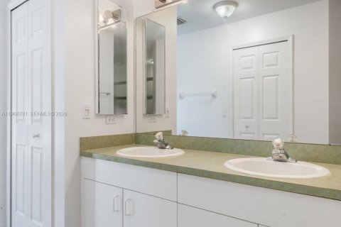 House in Port Charlotte, Florida 3 bedrooms, 174.1 sq.m. № 2031732 - photo 17