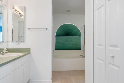 House in Port Charlotte, Florida 3 bedrooms, 174.1 sq.m. № 2031732 - photo 16