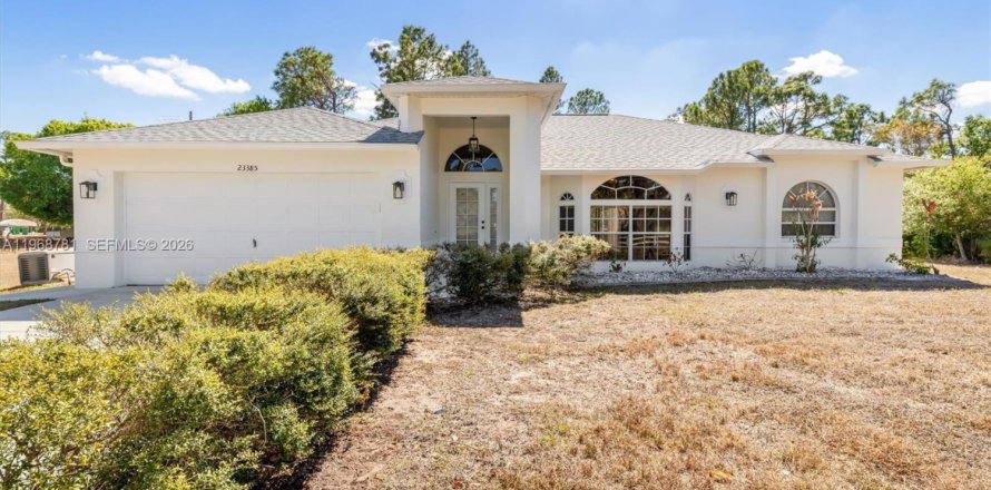 House in Port Charlotte, Florida 3 bedrooms, 174.1 sq.m. № 2031732