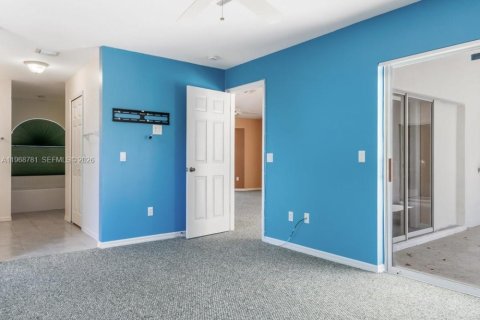 House in Port Charlotte, Florida 3 bedrooms, 174.1 sq.m. № 2031732 - photo 13