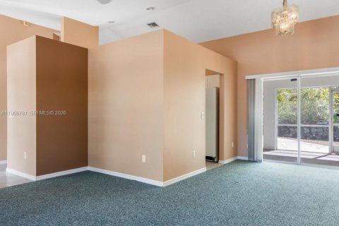 House in Port Charlotte, Florida 3 bedrooms, 174.1 sq.m. № 2031732 - photo 3