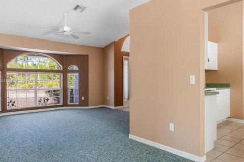 House in Port Charlotte, Florida 3 bedrooms, 174.1 sq.m. № 2031732 - photo 5