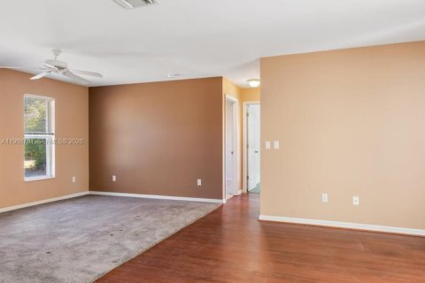 House in Port Charlotte, Florida 3 bedrooms, 174.1 sq.m. № 2031732 - photo 9