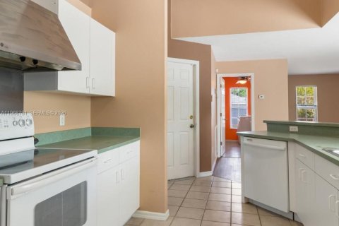 House in Port Charlotte, Florida 3 bedrooms, 174.1 sq.m. № 2031732 - photo 7