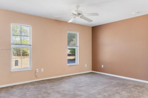 House in Port Charlotte, Florida 3 bedrooms, 174.1 sq.m. № 2031732 - photo 12