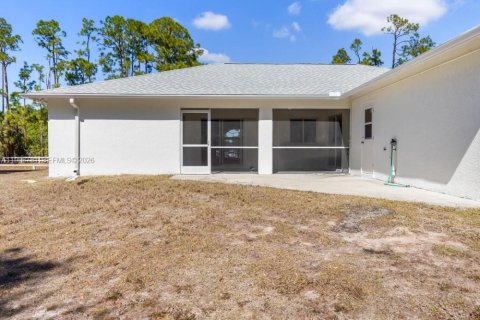 House in Port Charlotte, Florida 3 bedrooms, 174.1 sq.m. № 2031732 - photo 28