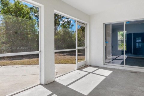 House in Port Charlotte, Florida 3 bedrooms, 174.1 sq.m. № 2031732 - photo 25