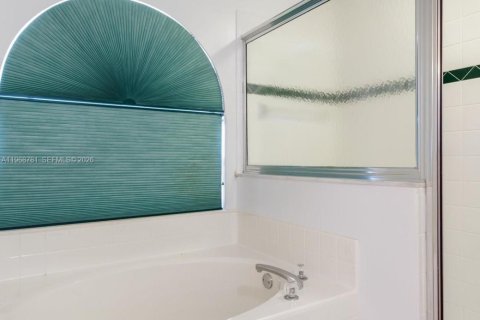 House in Port Charlotte, Florida 3 bedrooms, 174.1 sq.m. № 2031732 - photo 18