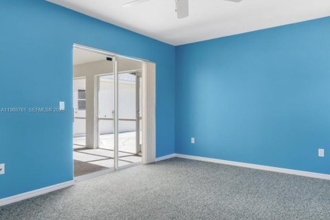 House in Port Charlotte, Florida 3 bedrooms, 174.1 sq.m. № 2031732 - photo 14