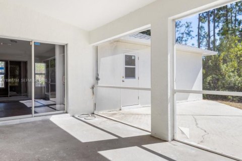 House in Port Charlotte, Florida 3 bedrooms, 174.1 sq.m. № 2031732 - photo 23