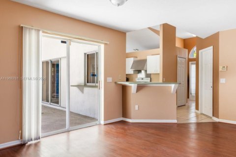 House in Port Charlotte, Florida 3 bedrooms, 174.1 sq.m. № 2031732 - photo 10