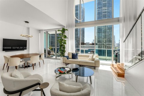 Condo in Miami, Florida, 3 bedrooms  № 2052041 - photo 1
